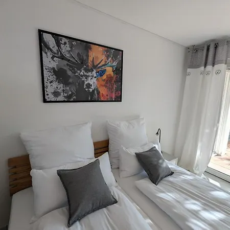 Hirsch Apartment *
